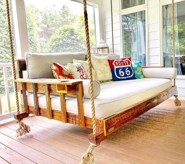 Get Some Great R&R On Our Full Size R&R Bed Swing!
.
#bedswing #fouroakbedswings #fullsizebedswing #interiordesign #outdoorliving #reclaimed @sunbrella #hangingbed #porchenvy #happy4th #madeinthesouth #southernliving