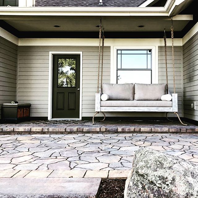 With A Name Like Big Sky, How Could You Not Have A Bed Swing! @bigskymontana
.
#fouroakbedswings
#bigskymontana #bedswing #bedsaremadeforswinging #love @sunbrella #interiordesign #outdoorlivingspace #aroomwithaview