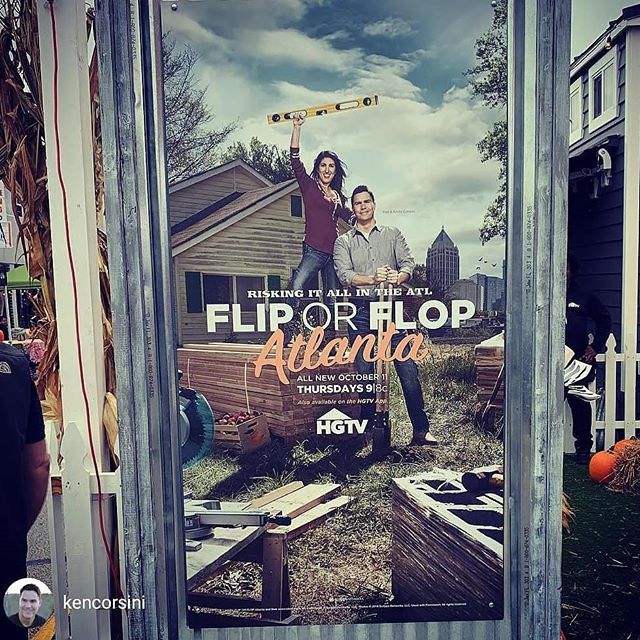 Don't forget to tune in to @hgtv tonight at 9/8 central!
.
#fouroakbedswings #fliporflopatlanta #hgtv #madeinamerica🇺🇸 #bedsaremadeforswinging #bedswing #love #outdoorlivingspace #hangingbed #southerncharm