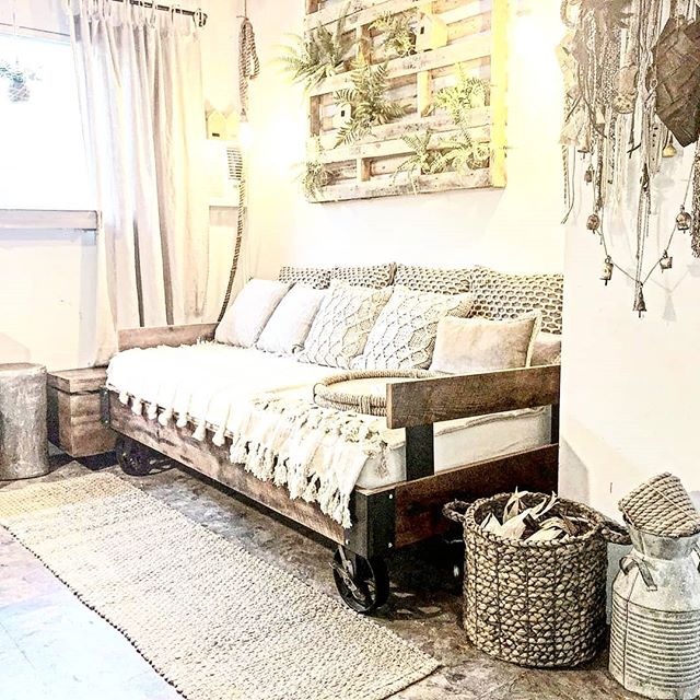 Don't Have A Place To Hang A Swing? We Got You Covered!
.
#fouroakbedswings #interiordesign #couchdesign #love #bedsaremadeforswinging #bedswing #outdoorlivingspace #industrialdesign #reclaimedwood #rustic #relax