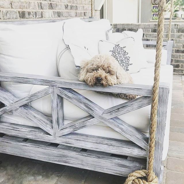 Best Seat In The House!
.
#fouroakbedswings #porchenvy #outdoorlivingspace #love #bedswing #madeinamerica #dogsofinstagram #hangingbed