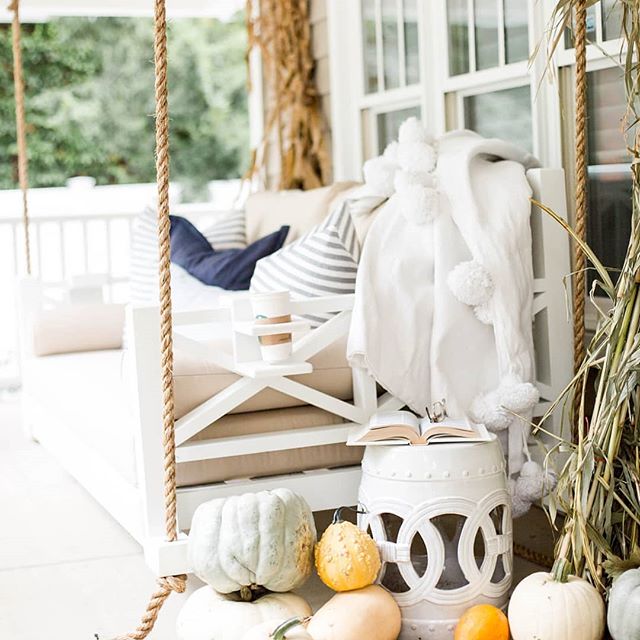 It's Swinging Weather!  Thanks for the great pic @doreencorrigan!
.
#fouroakbedswings #bedsaremadeforswinging #hangingbed #bedswing #porchenvy #porchswing #southerncharm #swinginglifestyle #outdoorlivingspace